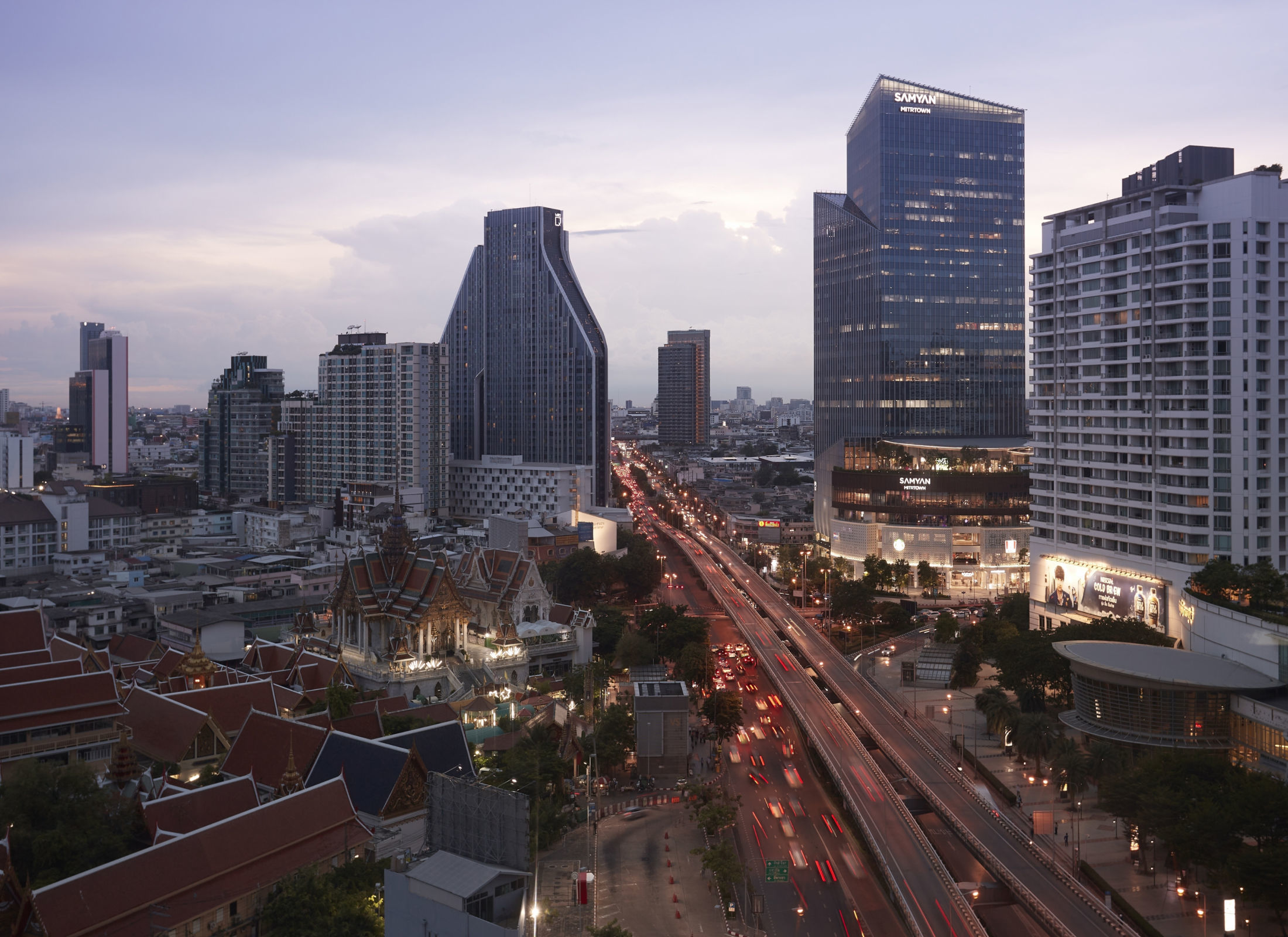 Montien Hotel Surawong Bangkok - Surrounding